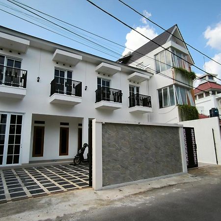 House Of Bedjo Powered By Cocotel Jogjacarta Exterior foto