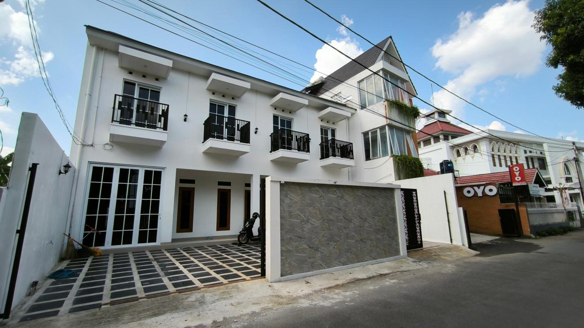 House Of Bedjo Powered By Cocotel Jogjacarta Exterior foto